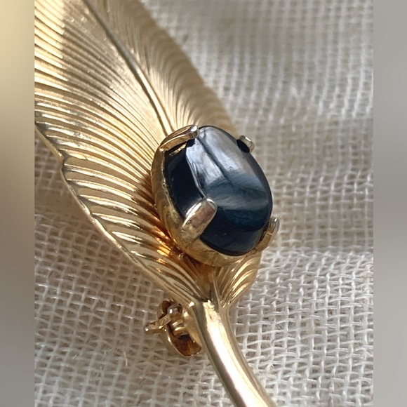 Vintage 12k GF Burt Cassell Signed Feather Brooch w/ Black Gemstone - Picture 6 of 7